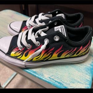 Boys Converse Size 4